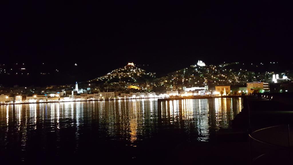 Apollonos Seafront Apartment Ermoupoli Dış mekan fotoğraf